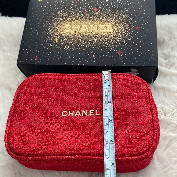 Limited Edition 2021 Chanel Cosmetics Pouch. - Picture 6 of 8